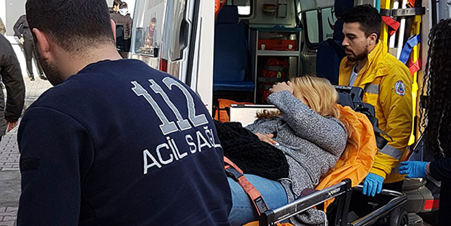 Kadın turistin başına ‘yorgun mermi’ isabet etti