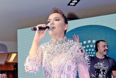 Yeni yıla eşiyle sahnede girecek