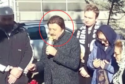 Mikrofonu aldı, mezarı başında Kur’an okudu