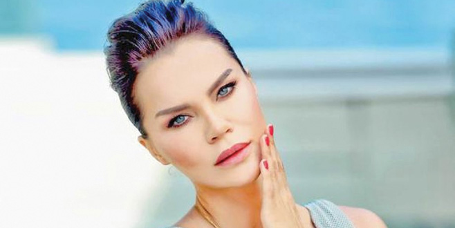 Güzelliğinin sırrı maydanozlu su