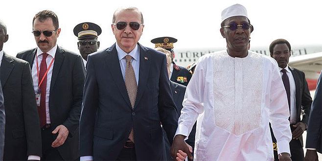 Cumhurbaşkanı Erdoğan Çad’da resmi törenle karşılandı Cumhurbaşkanı Erdoğan Çad’da resmi törenle karşılandı