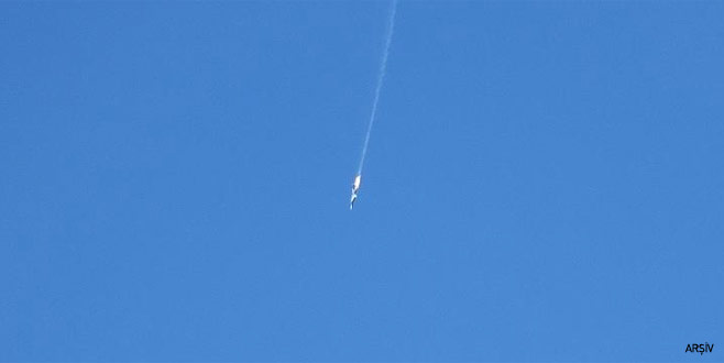 Suriyeli muhalifler savaş uçağı düşürdü Suriyeli muhalifler savaş uçağı düşürdü