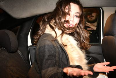 Sokak çocukları, ünlü oyuncuya korku dolu anlar yaşattı