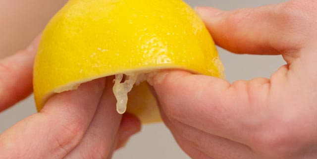 Parmaklarınızı 10 dakika boyunca limonun içinde bekletirseniz…