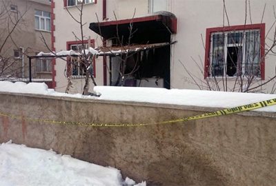 Baba ve 3 oğlu alevlerin arasında can verdi