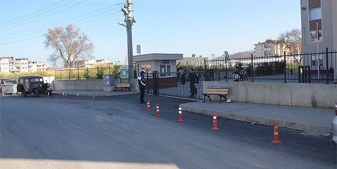 Okul önlerine sabit duba