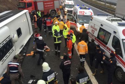 Yolcu otobüsü devrildi: 2 ölü, 20 yaralı