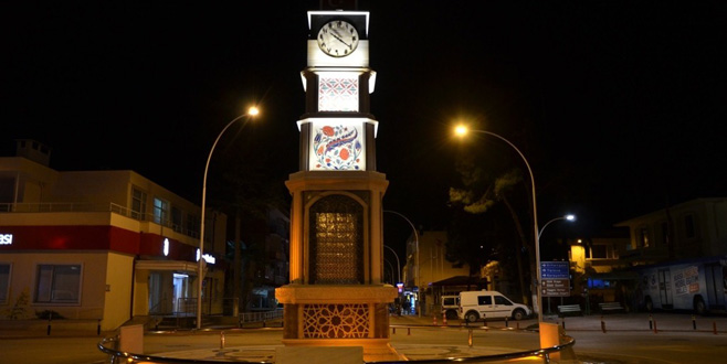 İznik’e çinili saat kulesi