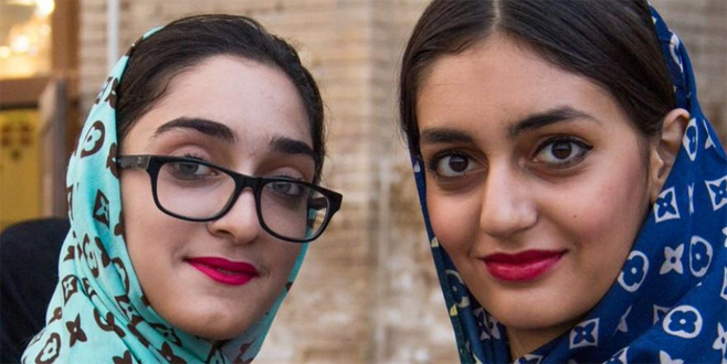 ‘Kadınlar örtünmese de olur’