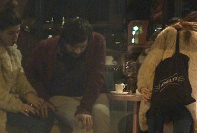 Ünlü oyuncu kocasını hasta yatağında bırakıp başka erkekle…