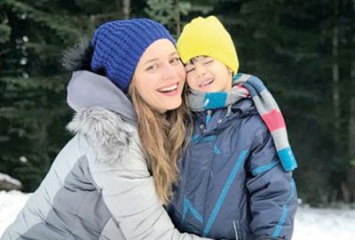 Anne oğulun kar keyfi