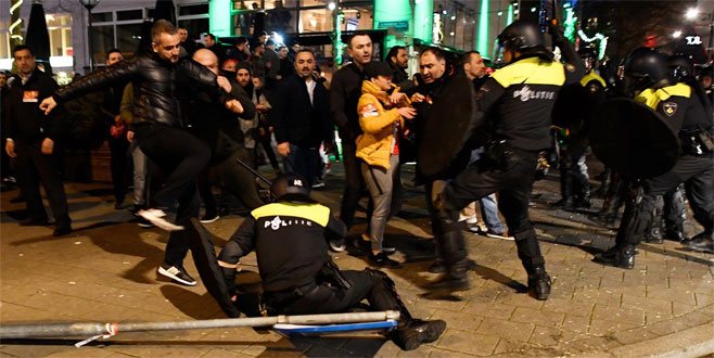 Hollanda bazı Türk vatandaşlarına dava açıldı