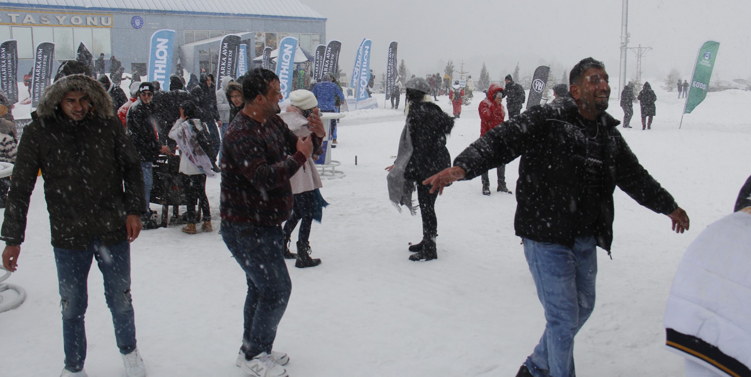 Uludağ’da dans ederek ısındılar