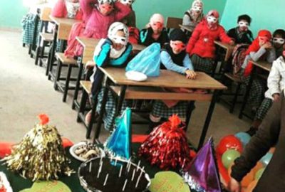 Kız öğrencilere ‘kapanma partisi’ düzenleyen öğretmene mahalleli sahip çıktı!