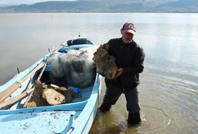Kayıkları traktör gibi kullanıyorlar