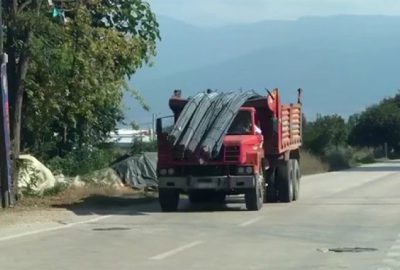 Taşıdığı demirlerle faciaya davetiye çıkardı