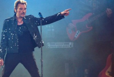 Ünlü şarkıcı hayatını kaybetti