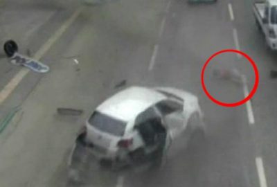 Emniyet kemeri takmayınca otomobilden fırladı