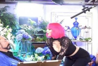 Pembe saçlı kedicik, Adnan Oktar’ı dansıyla büyüledi!