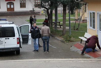 Yurtta kalan kızını pompalı tüfekle kaçıran anne yakalandı