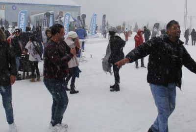 Uludağ’da dans ederek ısındılar