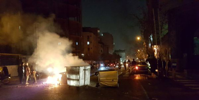 İran sokaklarında gerilim tırmanıyor