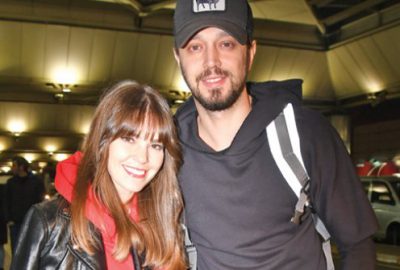 Sevgilisini yalnız bırakmadı