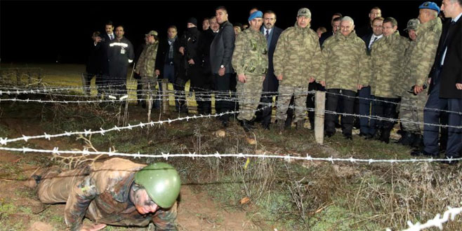 Başbakan Yıldırım komandoların zorlu eğitimini izledi