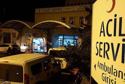 Doktor bıçakla dehşet saçtı: 3 polis yaralı