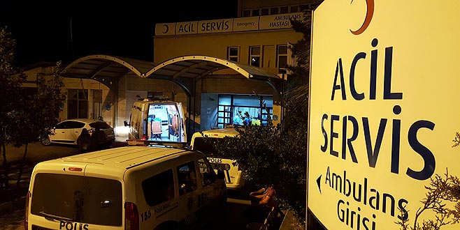 Doktor bıçakla dehşet saçtı: 3 polis yaralı