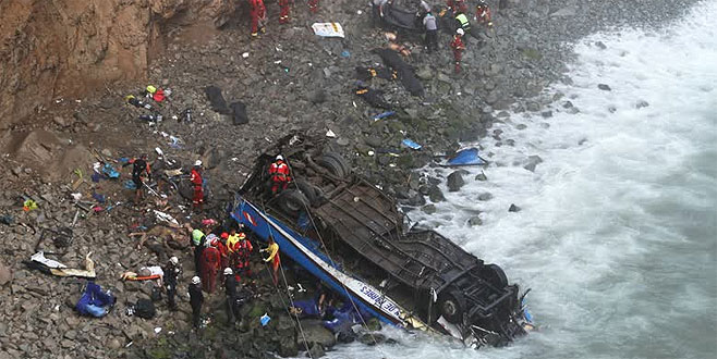 Otobüs uçuruma düştü: 48 ölü