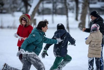 Çocuklar, yarıyıl tatilinde kar topu oynamaya hazır olun