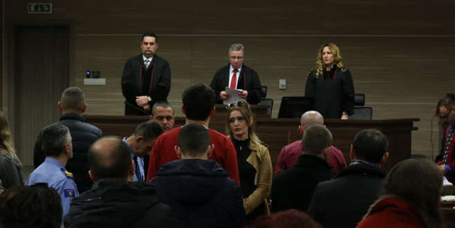 Kosova’da 4 milletvekiline şartlı hapis cezası Kosova’da 4 milletvekiline şartlı hapis cezası