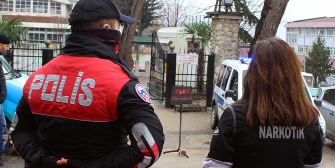 Bursa polisinden okul önlerinde denetim