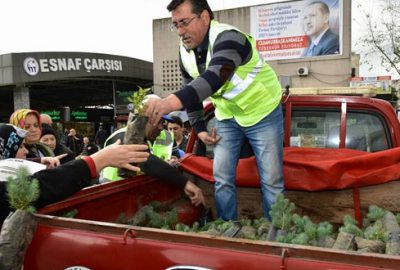 Mustafakemalpaşa’da vatandaşa iki bin fidan