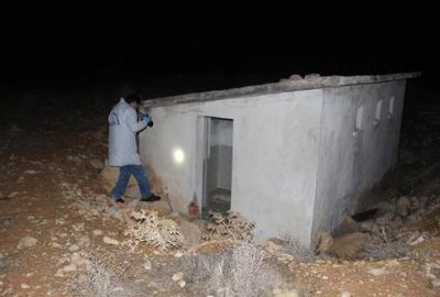 Tuvalette gitti, domuz bağıyla bağladılar!