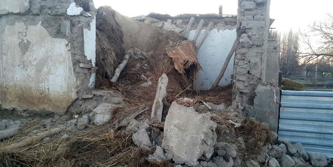 Askerden izinli geldiği köyünde çöken evin altında kaldı