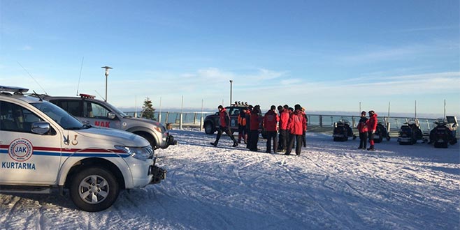 Uludağ’da mahsur kalan 3 kişi helikopterle kurtarıldı 