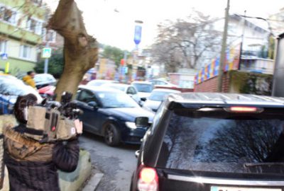 Aracığıyla ters yöne giren ünlü oyuncu, trafiği felç etti