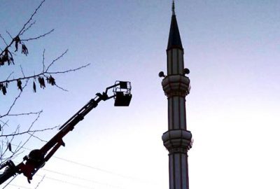 Ecel imamı minarede yakaladı