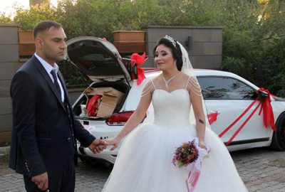 Fotoğraf çektirirken gelin arabası soyuldu