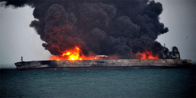 Tanker yangını söndürülemiyor