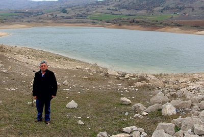 Çiftçi yağmur bekliyor