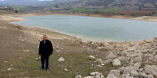 Çiftçi yağmur bekliyor
