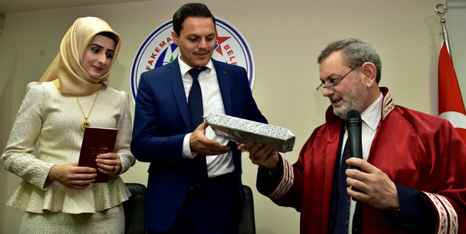 İlk kez bir din görevlisi resmi nikah kıydı