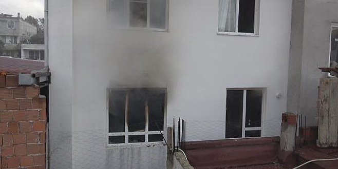 Ev sahibine kızıp daireyi ateşe vermiş