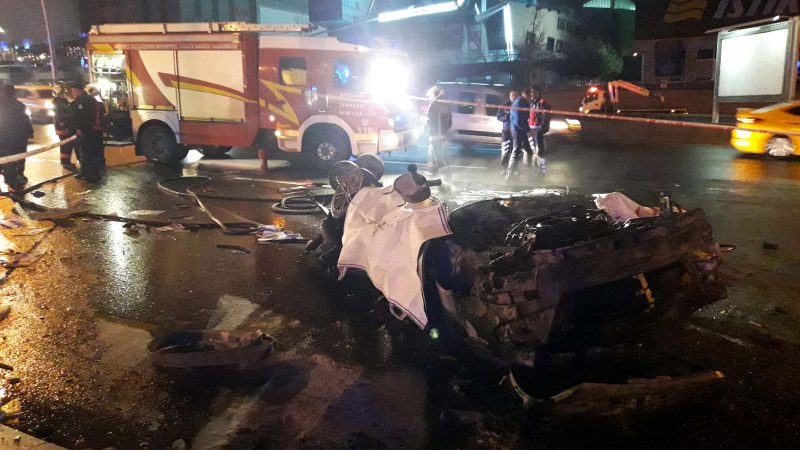 Ankara'da kontrolden çıkan otomobil takla atıp, alev aldı. Alev topuna