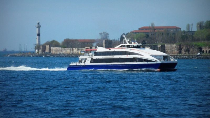 İstanbul Deniz Otobüsleri (İDO), olumsuz hava koşulları nedeniyle hızlı feribot