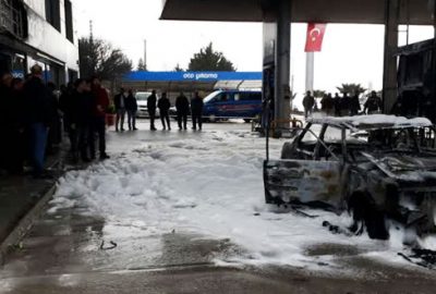 Akaryakıt istasyonuna yıldırım düştü