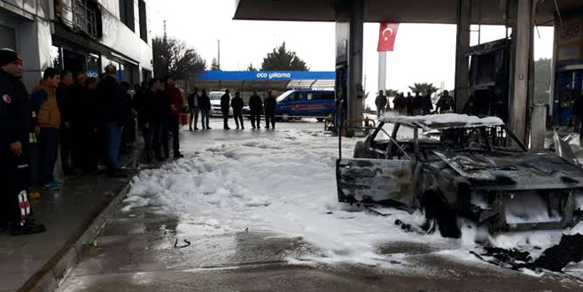 Akaryakıt istasyonuna yıldırım düştü Akaryakıt istasyonuna yıldırım düştü